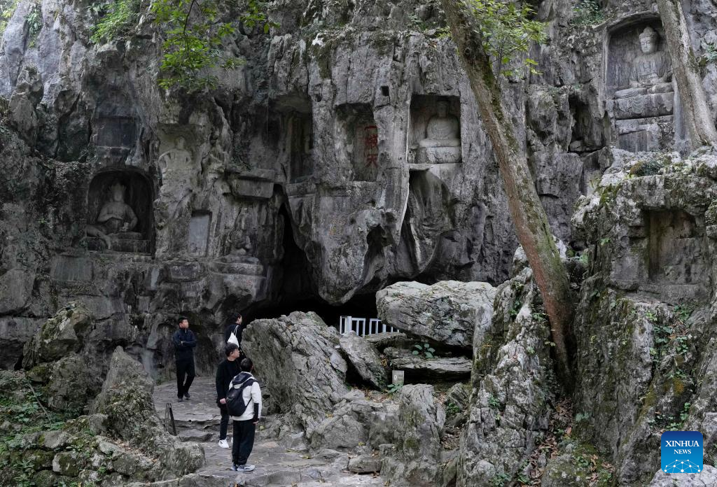 Hangzhou's Lingyin Feilai Peak Scenic Area launches free admission service