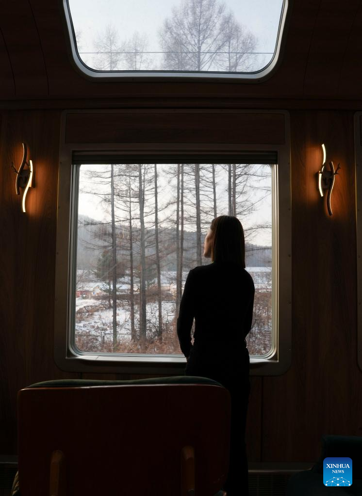 Tourist train dubbed Yichun begins trial operation in Heilongjiang