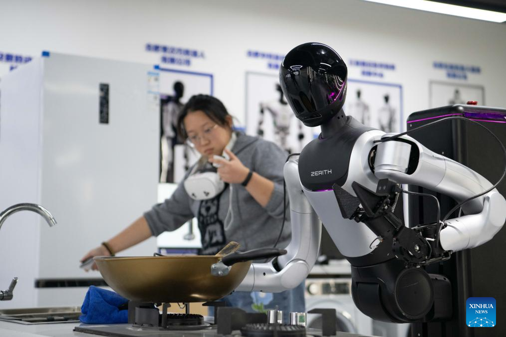 Data collection pre-training center helps robots adapt to diverse tasks in Hefei, China's Anhui